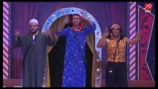 رقصة مجنونة من الثلاثي الكوميدي على مسرح مصر دندنها