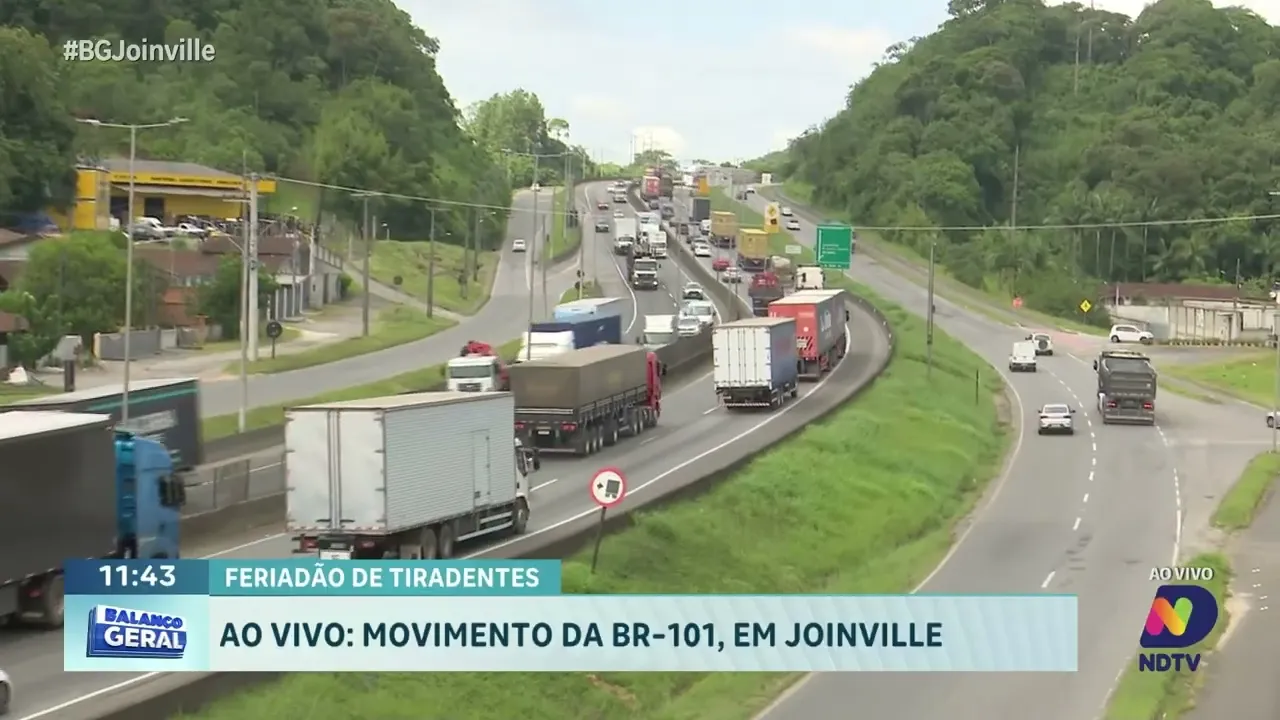 BR-101 tem fluxo intenso em Joinville no feriado de Tiradentes | Vídeo