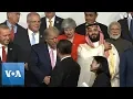 President Trump shakes hands with Chinese President Xi at G-20 Family Photo