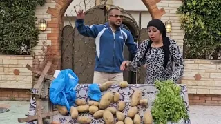 ابن اكابر يضرب بائعه الخضار ويرميها الحاجات في الارض دندنها