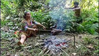 aboriginal guy stalks the smart girl delicious grilled bird meal unique bird catching skills