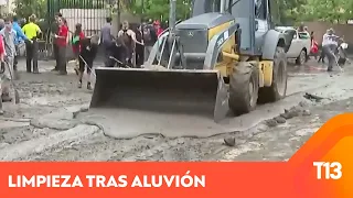 Voluntarios y militares ayudan con limpieza tras aluvión