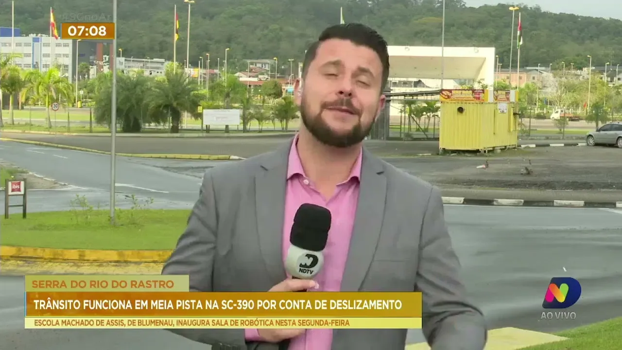 Queda de barreira prejudica trânsito na Serra do Rio do Rastro durante o fim de semana