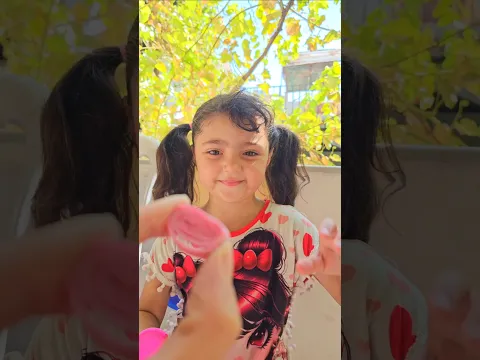 شو لون العلكة🍬 ؟؟؟😃🥰