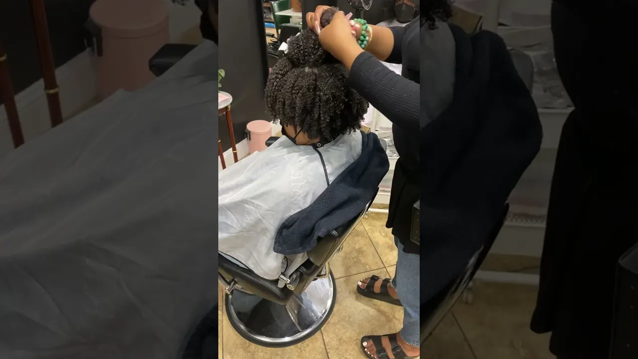 Super simple highlights hair color #onlyinsalon