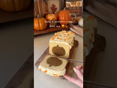 Baking a Pumpkin Cake for Fall 🧡 #shorts #baking #cakedecorating