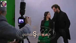 تعا لقلبي ونام بعيوني تعا يا حبي وعيش بجنوني كل العالم ما يهموني حبيبي لمسه ايدك شو حنوني دندنها
