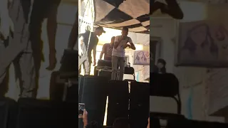 حالات واتس عصام صاصا بالحب الدنيا تمشي 