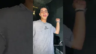 وانا ماشي في ايدي ازازه 