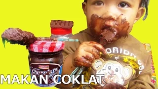 Download Funny face ! Baby caught eating chocolate - Baby eating chocolate for the first time @lifiatubehd MP3