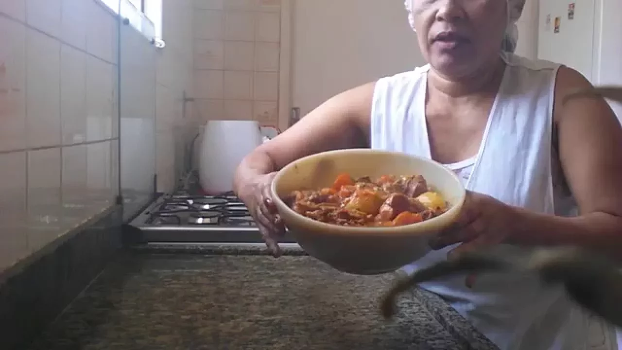 FRANGO AO MOLHO NA PANELA DE PRESSÃO SEM ÁGUA