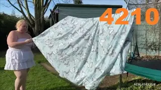 adelesexyuk hanging out her washing in the cold