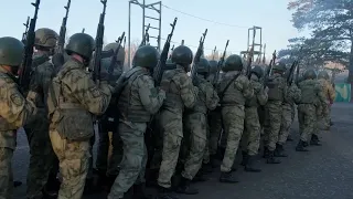 Молодые бойцы спецназа "Урал" люто изнуряются за-ради крапового берета. Real video