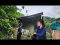 Download Lagu Het nieuwe leven van een onvruchtbare vrouw in een verlaten huis diep in het bos.