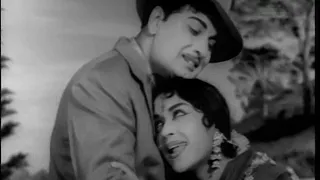 yaarukku yaar endru theriyaadha aasai mugam
