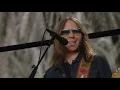 Blackberry Smoke - Ain't Much Left of Me (and Three Little Birds) (Live at Farm Aid 2017)