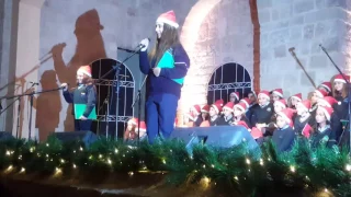 من أجمل ما سمعت صوت يستحق المشاهد طفلة تغني بالصوت العالي 