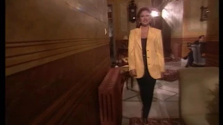                                  في عينيك بدور دندنها