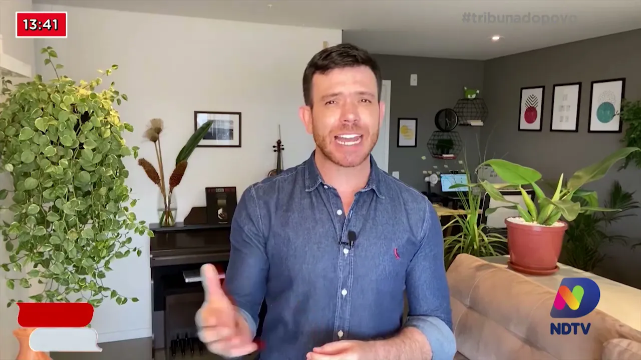 Rapaz derruba pizza na calçada e recebe surpresa do dono da pizzaria