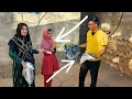 Download Lagu Een weesmeisje verrassen met schoolspullen en kleding