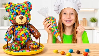 تتعلم ناستيا وصديقاتها الطبخ ويساعدن في المنزل