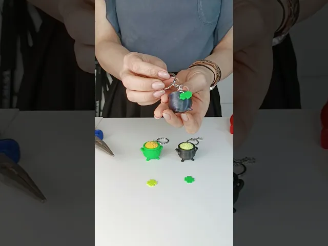 St. Patrick's Day Pot Gold Clicker Keychain! Fun Toy Clicky video thumbnail