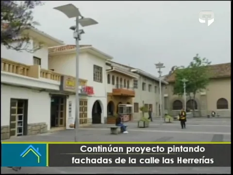 Continúan proyecto pintando fachadas de la calle Las Herrerías