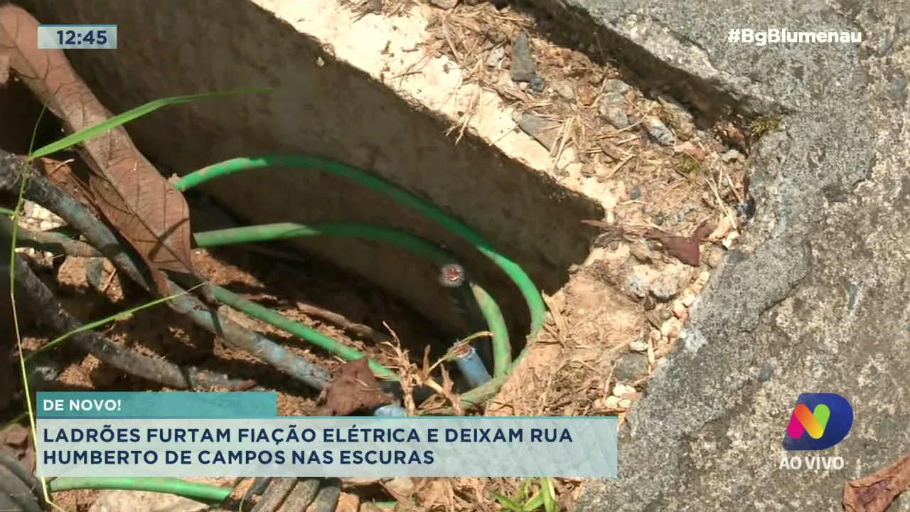 Ladrões furtam fiação elétrica e deixam rua Humberto de Campos nas escuras