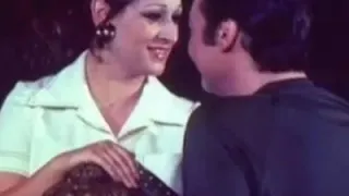 وردة وانا جنبك بنسي أن الدنيا فيها ناس قاسيين 