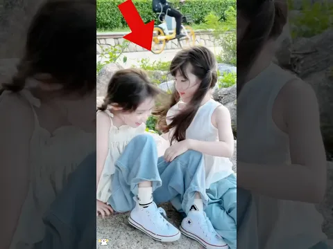 La chica quiere darle las mejores flores a su hermana.#shorts