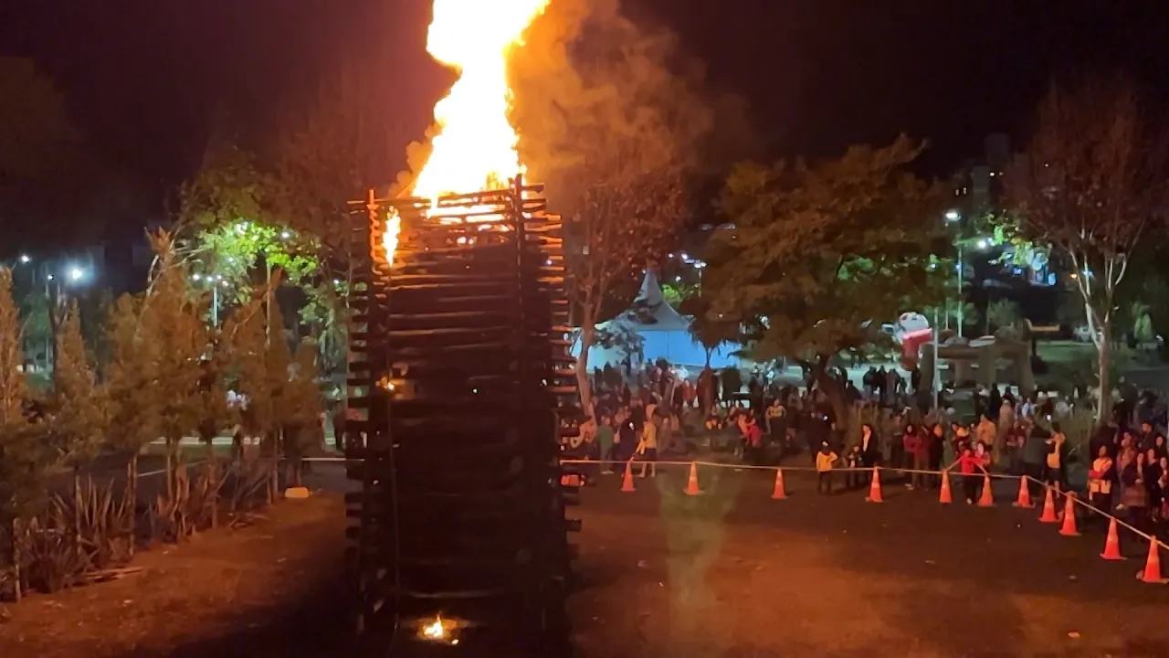 Festa da fogueira reúne milhares de pessoas em Caçador