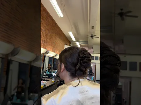 That was the first… has that ever happened to anyone else?! #bridalhair #hairstylist #relatable