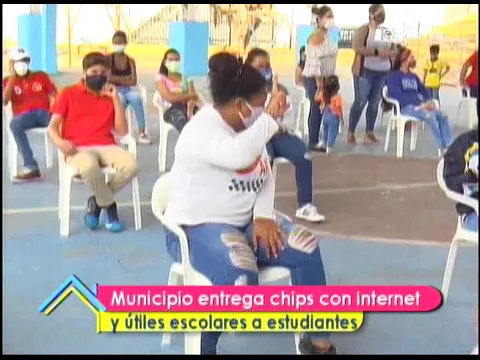 Municipio entrega chips con internet y útiles escolares a estudiantes
