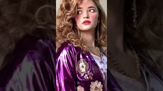   عندما أتألم لا أجد شيئا  سوى الكتمان وهذه عادتي اللتي ستقتلني يوما  ما          دندنها