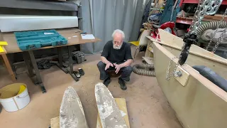 The two old bilge keels are now klean after brutal work. They are ready to be reshaped.