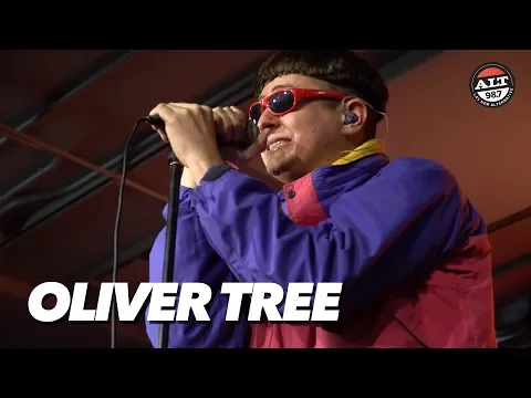 Download MP3 Oliver Tree Performs \