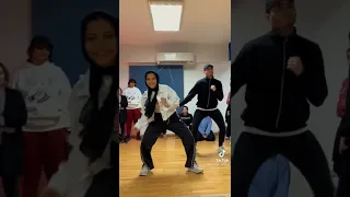 البخت رقص يجنن على الاغنية 