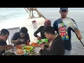 Lagu Aneka Macam Hidangan Seafood Tersaji, Hasil Dari perburuan saat air Laut surut