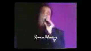 عمرو دياب يغني اغنية اليسا كان نفسي اعرف لايف 