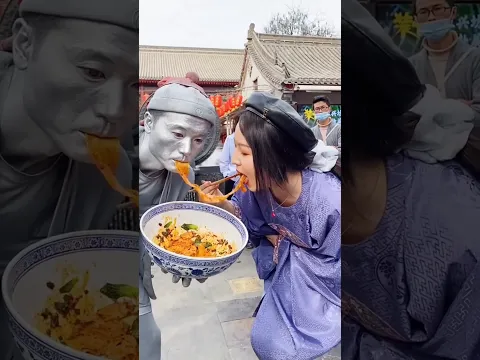 मूर्ति समझकर खा लिया! 😱😂🍴