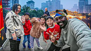 一位黑人男子第一次来到中国，竟发生了这样的事