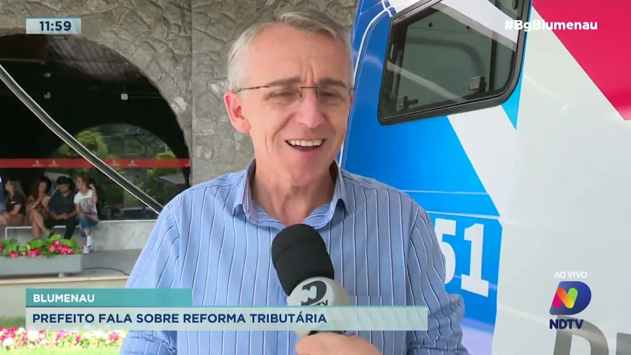 Prefeitura entrega novo Procon Móvel e prefeito atualiza sobre obras do Plano 1000 em Blumenau