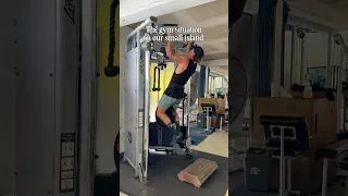 💪🏽 Our small island workout routine! #workout #fitness #gym
