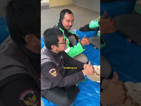 GAK TEGA ‼️ BAPAK OJOL MAKAN NYA NGEBUT BANGET😭😭😭