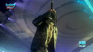 burna boy shuts down stage with his hit song 
