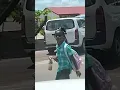 Download Lagu Een gevaarlijke situatie hier bij de lagere school te Zanderij, Waarom geen zebrapad geen drempels