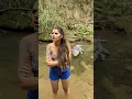 Download Lagu JACARÉ ATRÁS DELA? Ela deve acreditar neles? #shorts