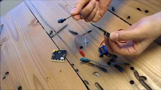 Connecting a servo motor to the micro bit