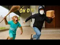 Download Lagu CUTIS reaction chase stranger , smart protect baby monkey