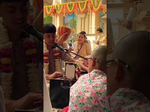 Chant Hare Krishna and be happy! #love #yashomatimaiyasebolenandlala #music #youtubeshorts #shorts